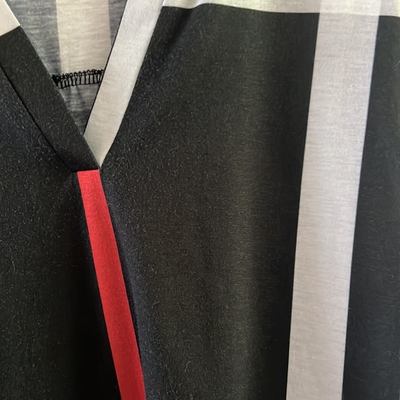 St. Jubileens Women’s tunic 3/4 sleeves black/white/gray/red Vneck size Large - Picture 11 of 17